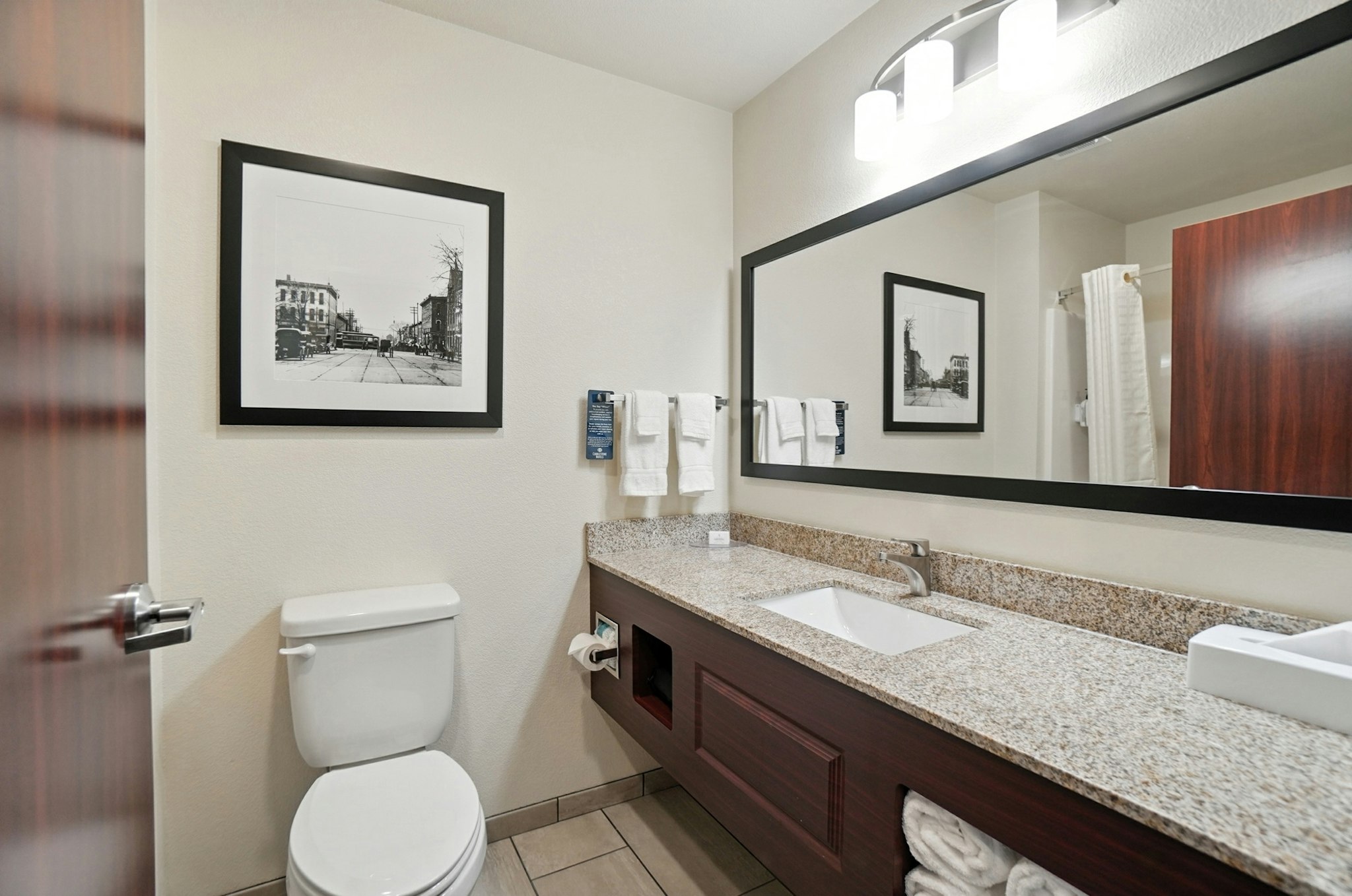 Cobblestone Hotel & Suites-Bellefontaine 49/50
