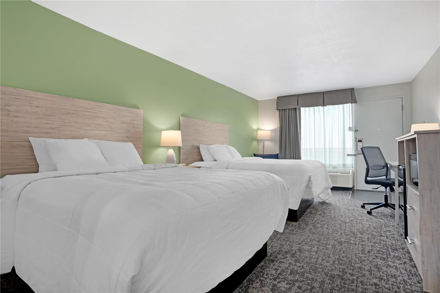Room, 2 Queen Beds, Water View
