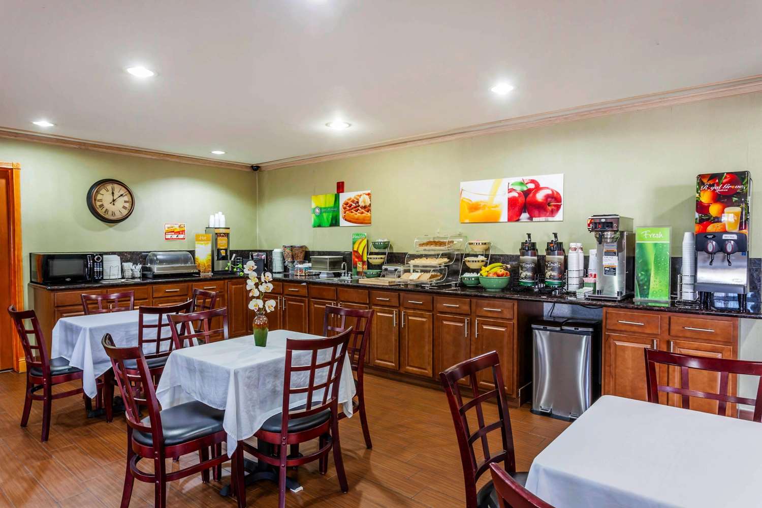 Quality Inn Near Seattle Premium Outlets 8/16