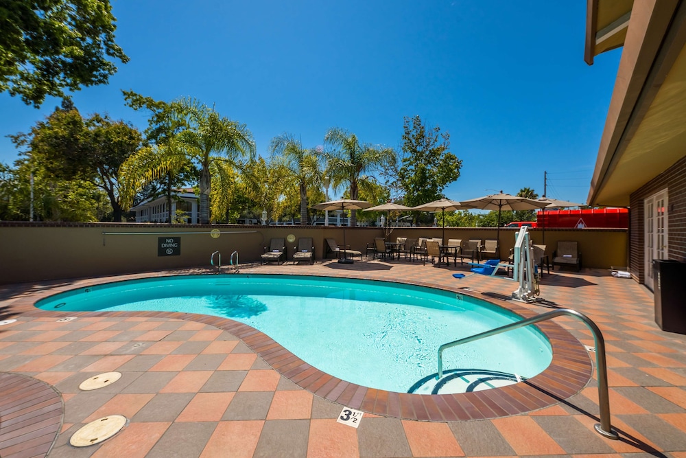 Surestay Plus Hotel By Best Western Mountain View 8/70