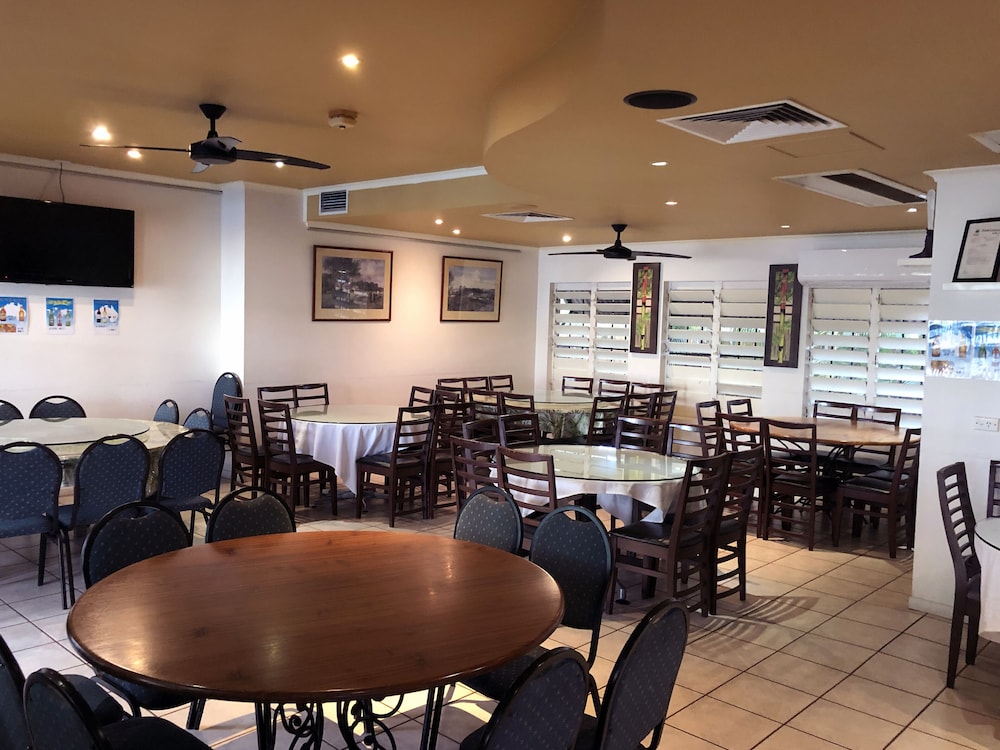 Crystal Garden Resort Restaurant 32/34
