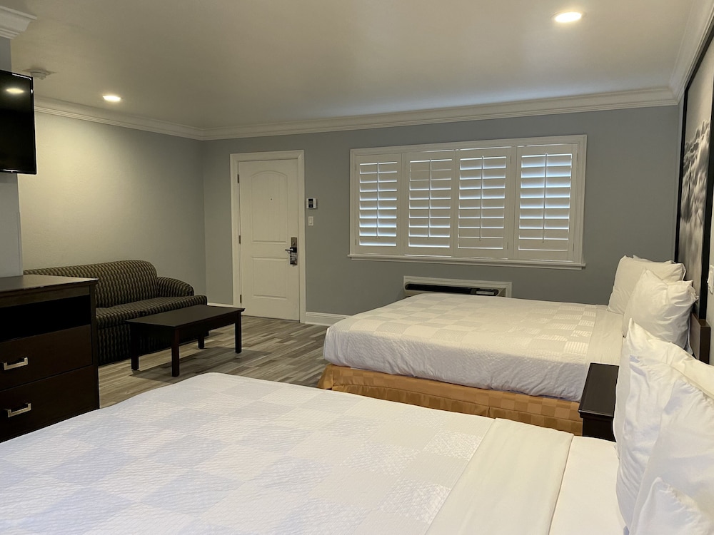 Super 8 By Wyndham Monterey/Carmel 36/48