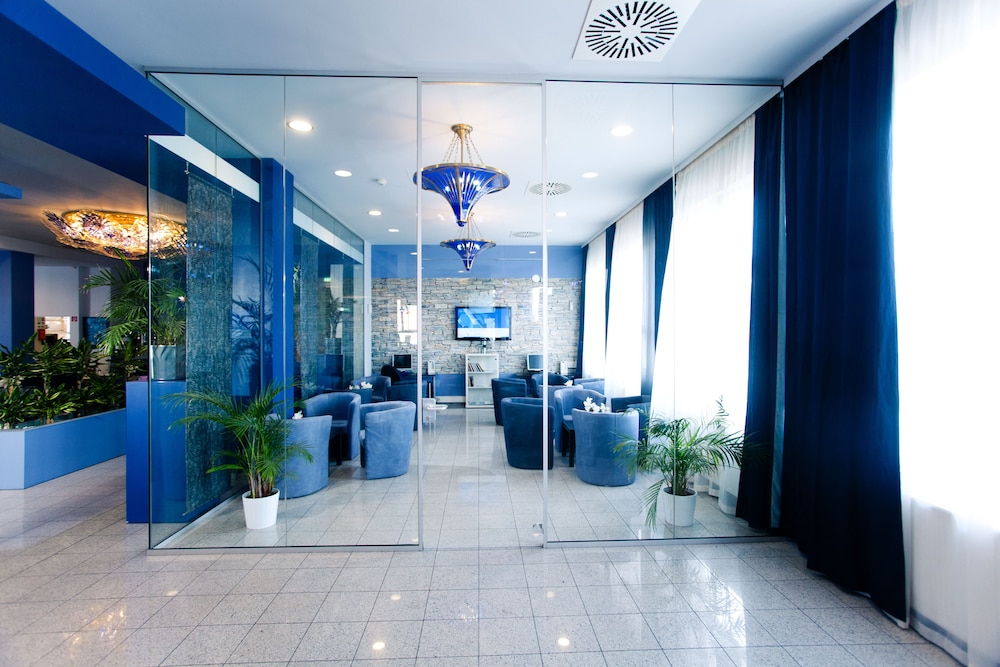 Lenas Donau Hotel 29/47