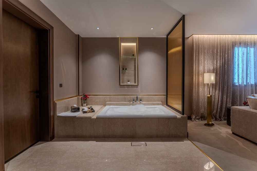 فندق ليلك بارك(Lilac Park Neom Highway Hotel Ex Lilac Park Hotel) 147/149