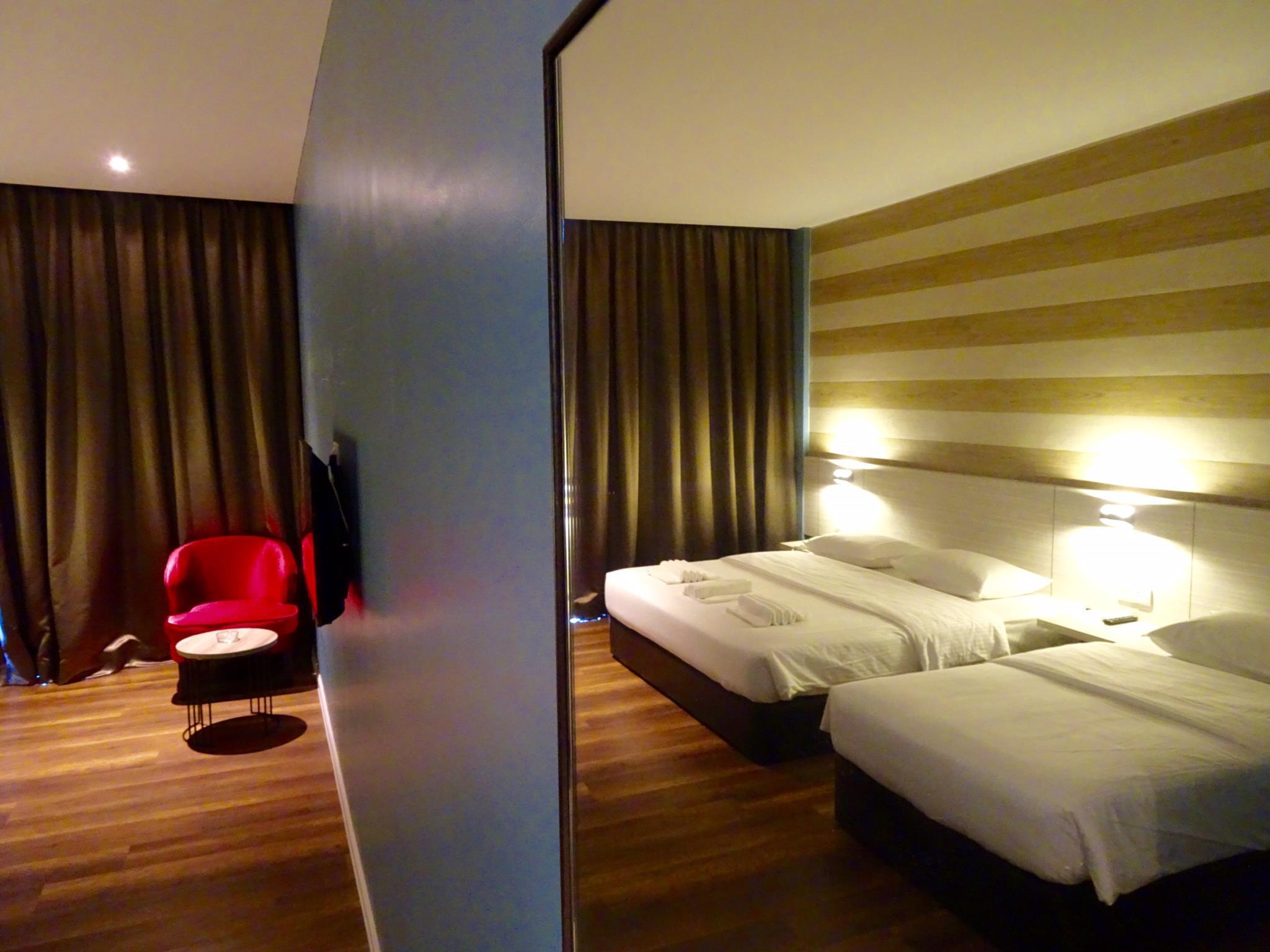 Bayfront Hotel 14/94