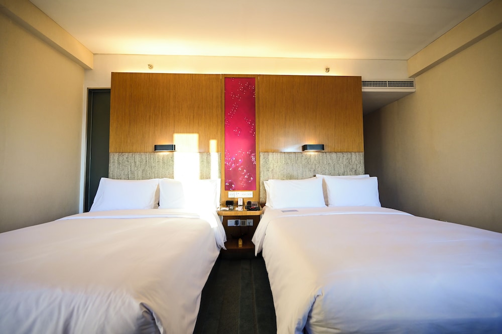 Aloft, 2 Queen Beds, City View