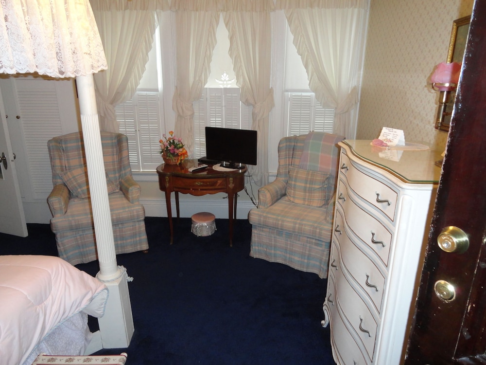 Victorian Inn Bed and Breakfast 12/29