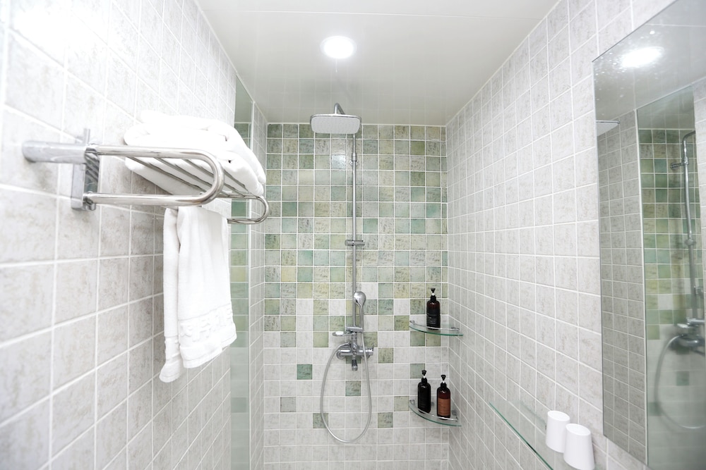 غرفة قياسية بسرير مزدوج، Hamdeok Beach Stay Jeju 6/6
