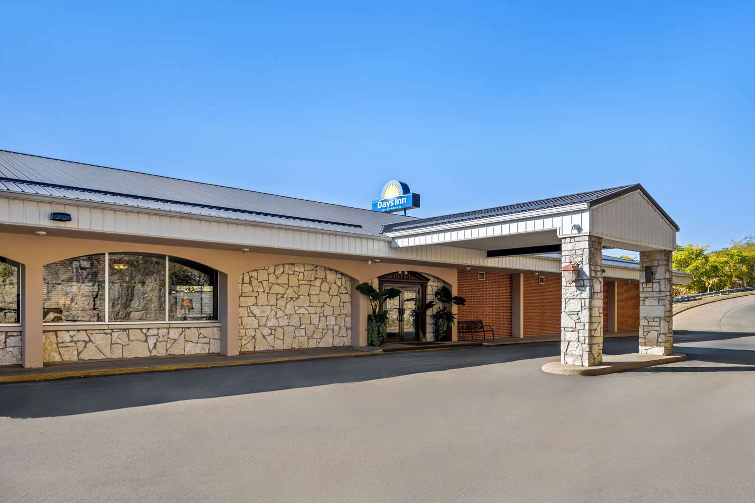 Days Inn by Wyndham Dubuque 6/29