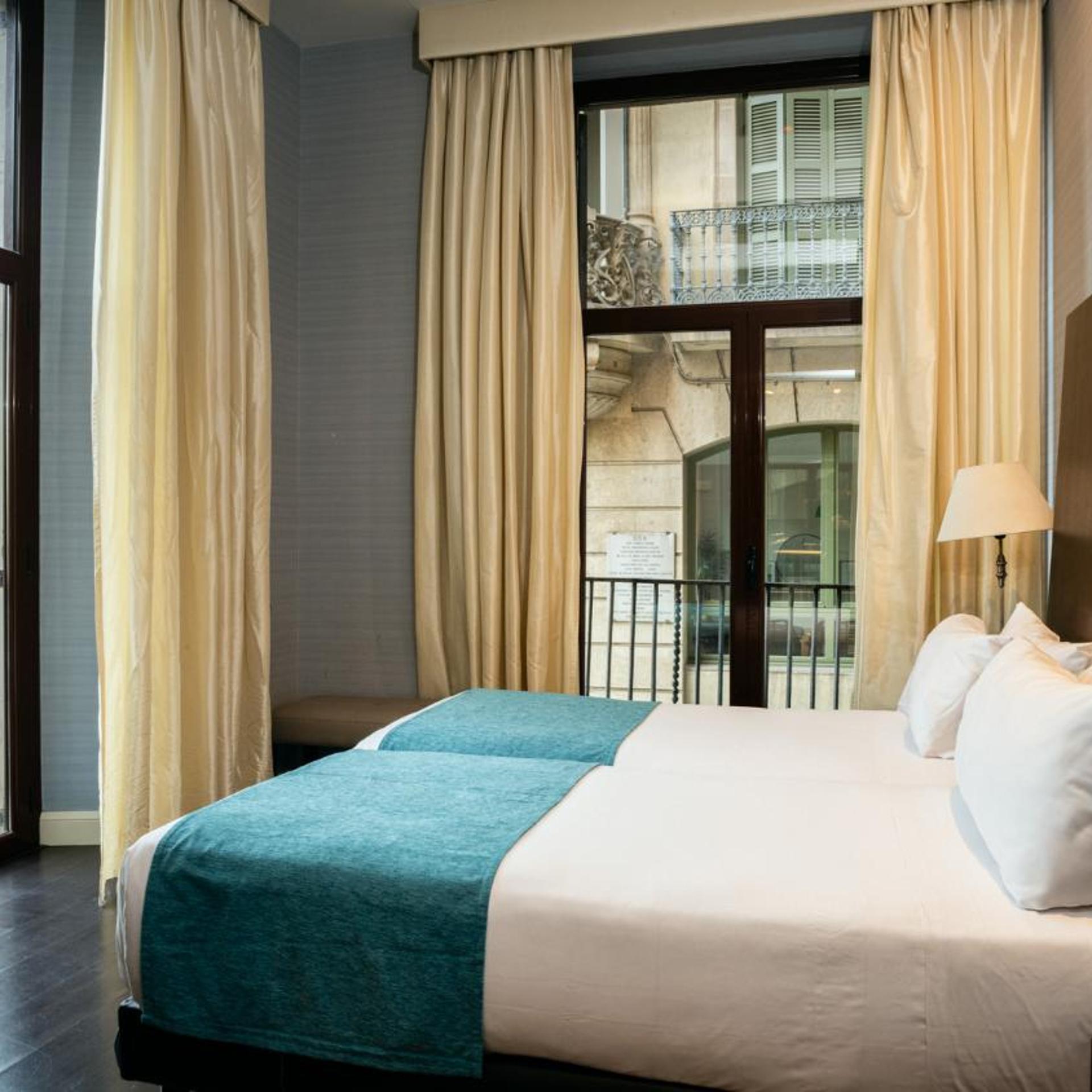Cool, Comfort, King Bed, Ramblas View