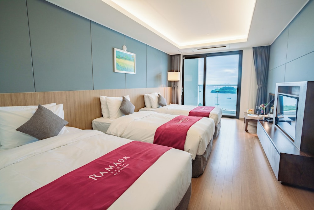 PREMIER, TRIPLE, 3 BEDS, OCEAN VIEW