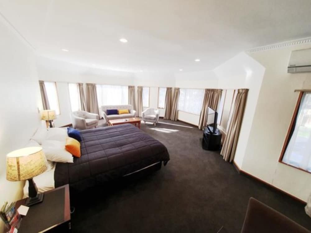 FITZHERBERT CASTLE MOTEL 6/33