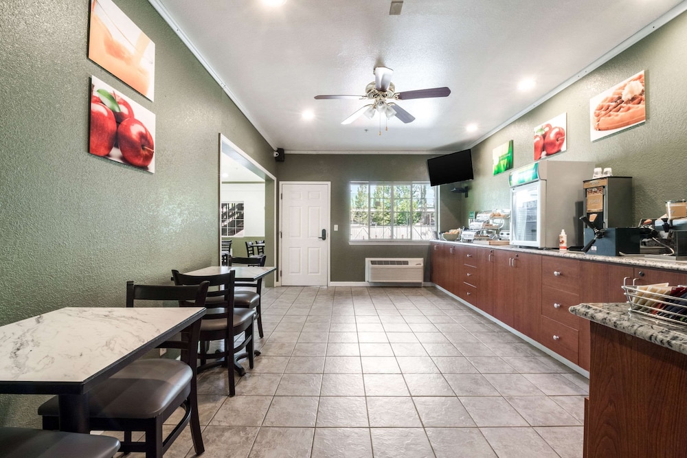 Quality Inn & Suites Bainbridge Island 35/62