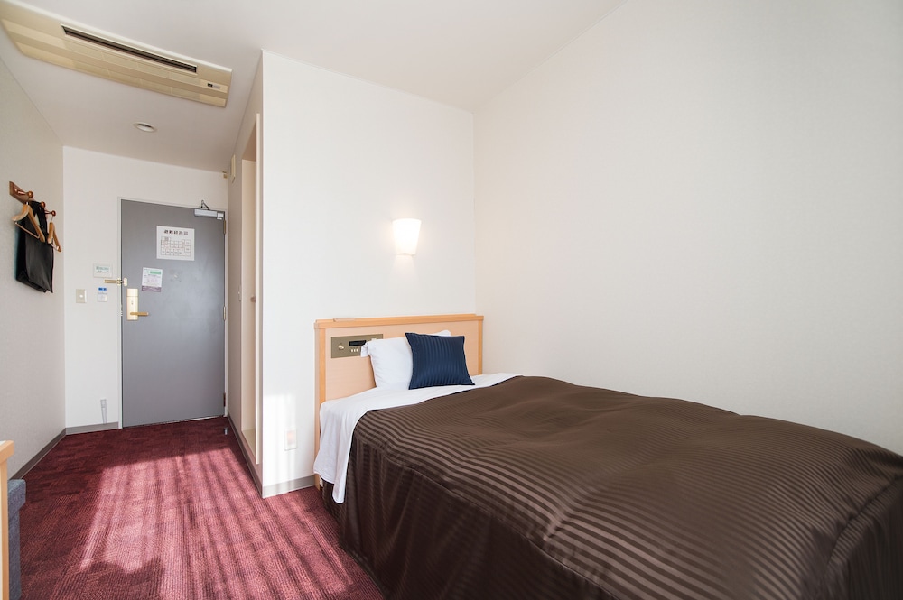 ROOM, SINGLE