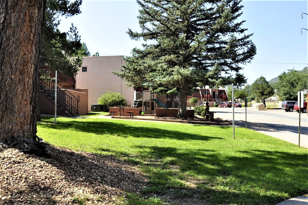 Pinecliff Village Resort 58/69