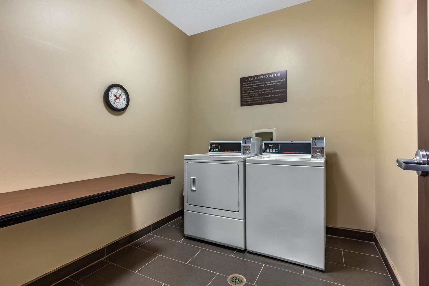 Comfort Inn and Suites Montgomery East Carmichael Rd 10/54