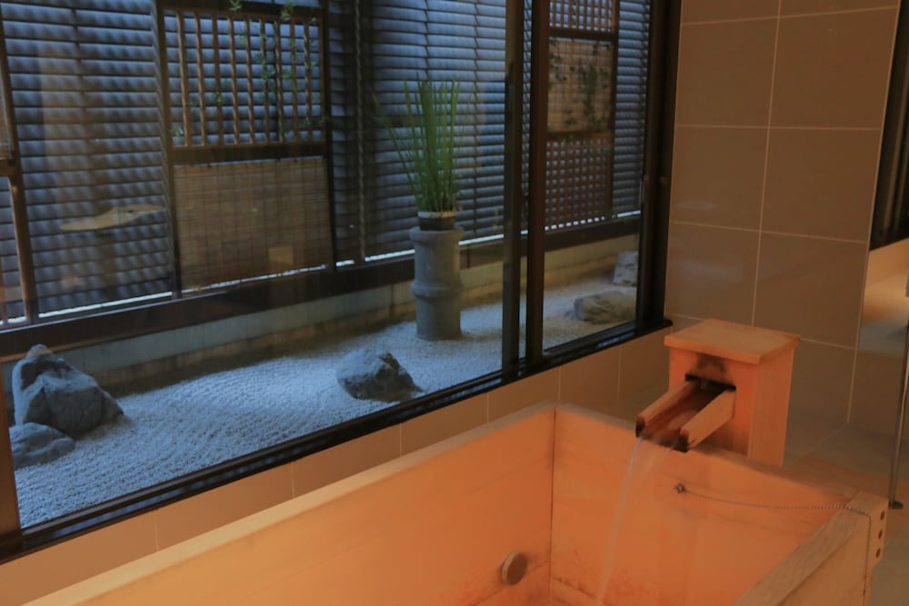 Kizashi The Suite 25/49