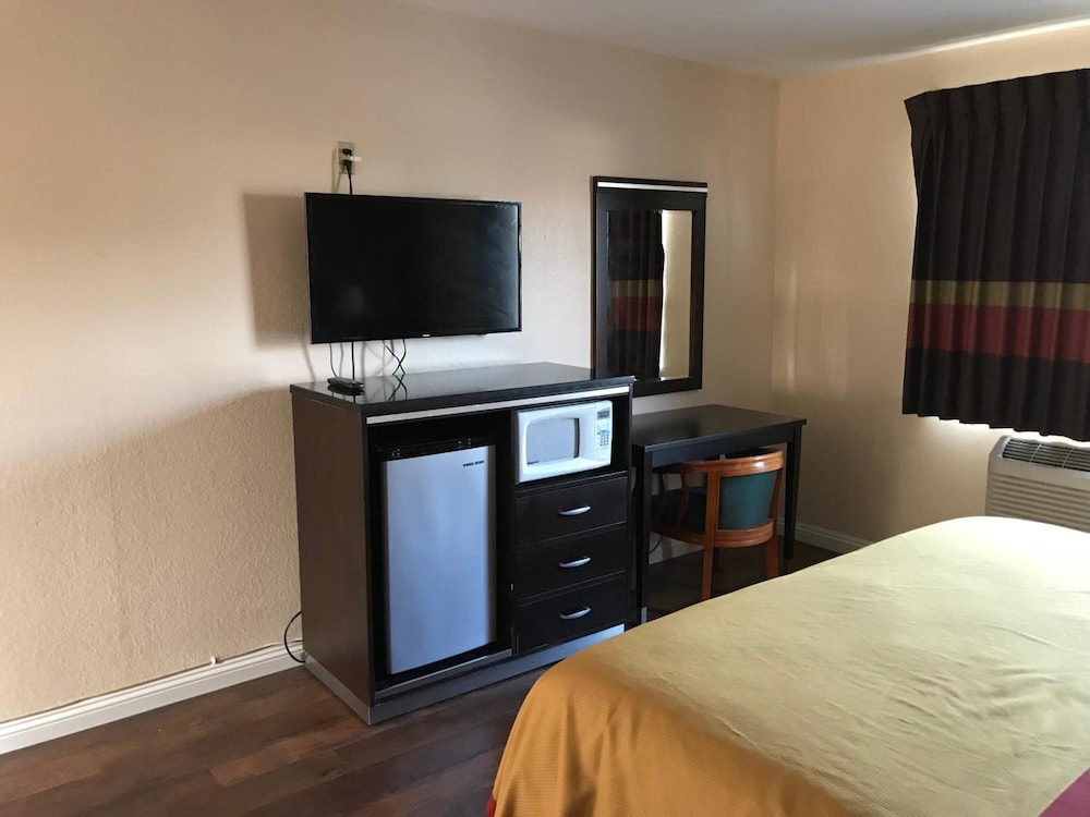 Manhattan Inn & Suites 19/24