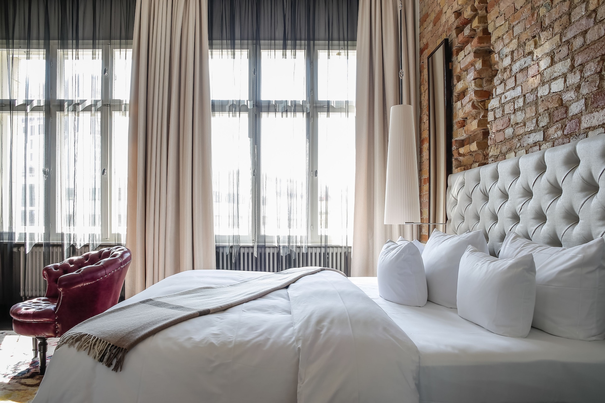 SUITE, KING BED