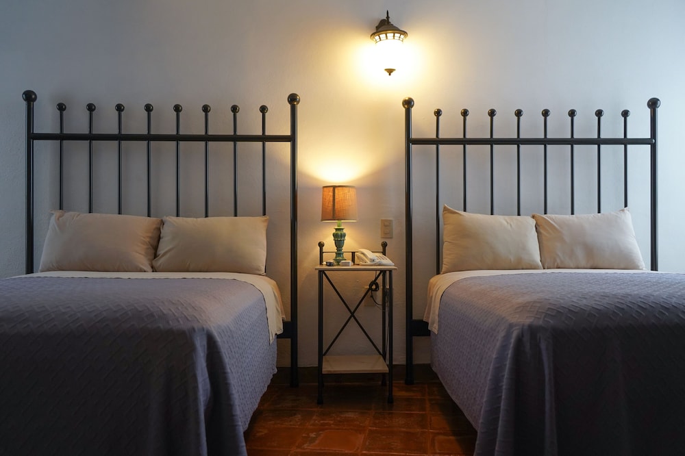 Hotel Real de Leyendas 36/41
