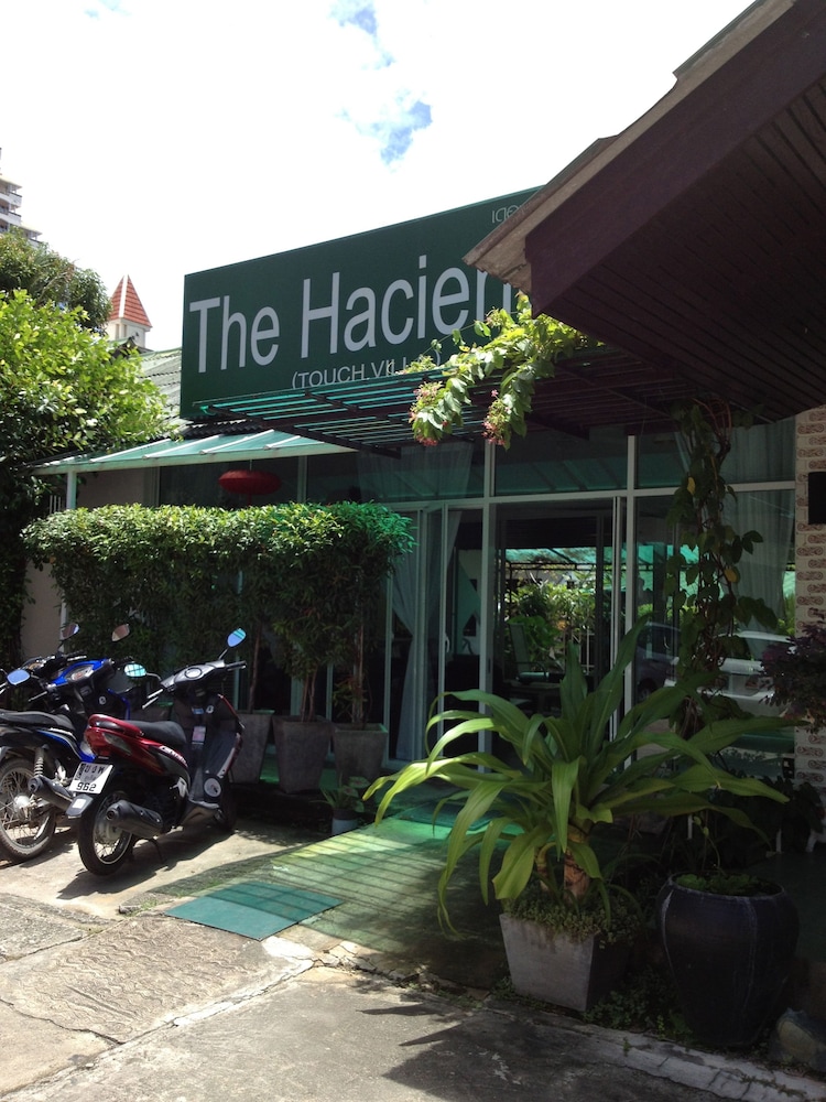 THE HACIENDA 14/18
