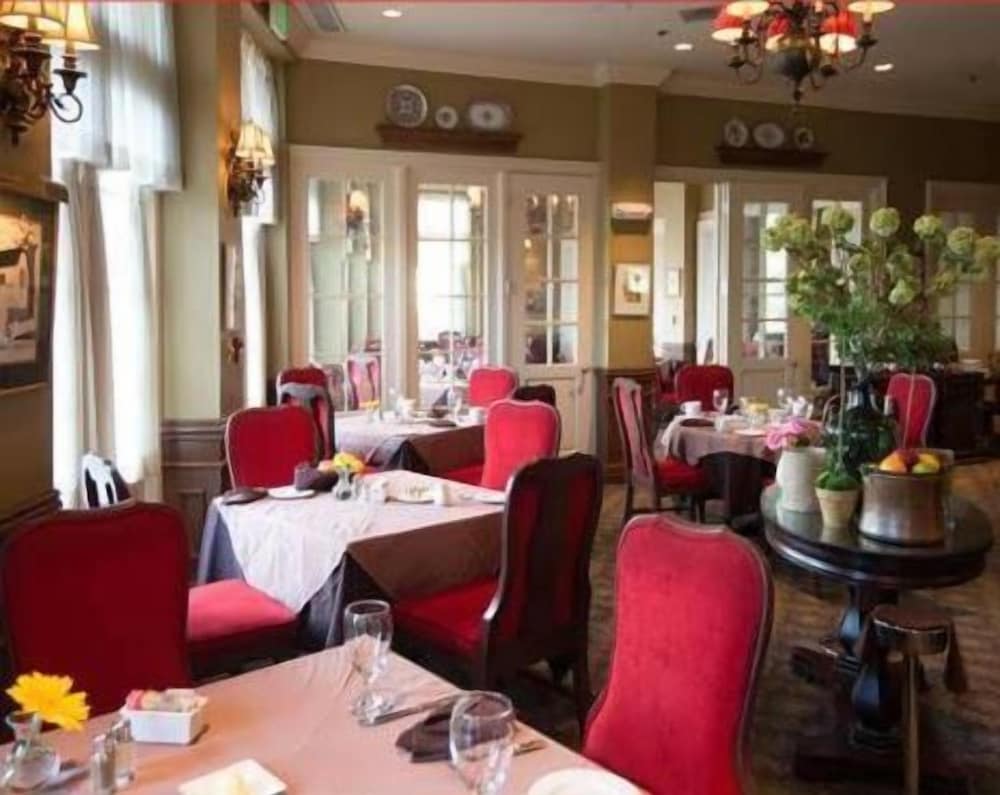 River Inn Of Harbor Town 47/67