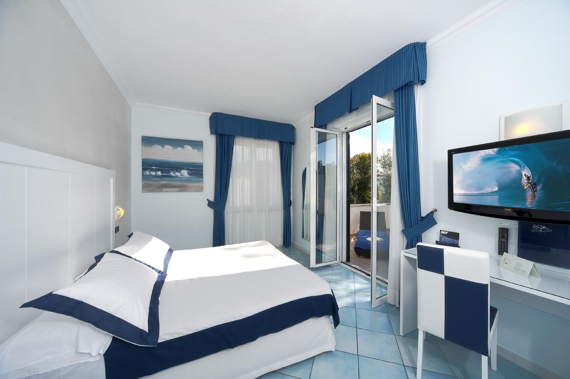 Room, Double or Twin Bed, Sea View