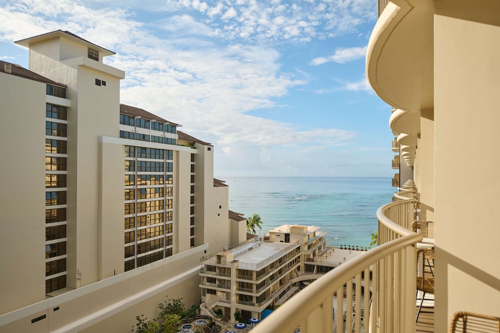 OUTRIGGER Reef Waikiki Beach Resort 3/86