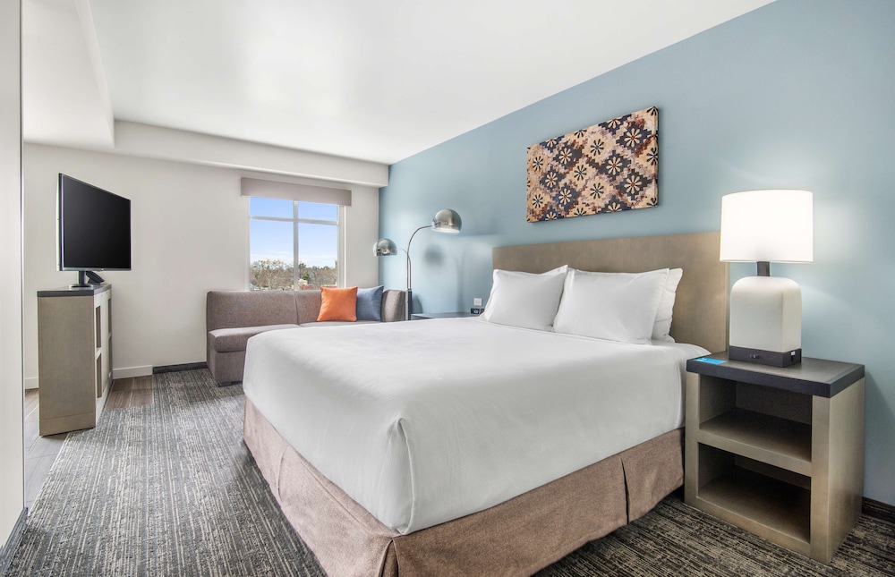 ROOM, KING BED, ACCESSIBLE