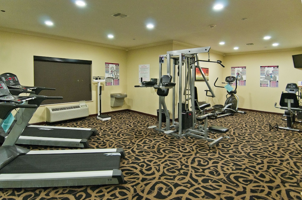 Wyndham Lake Charles 24/49