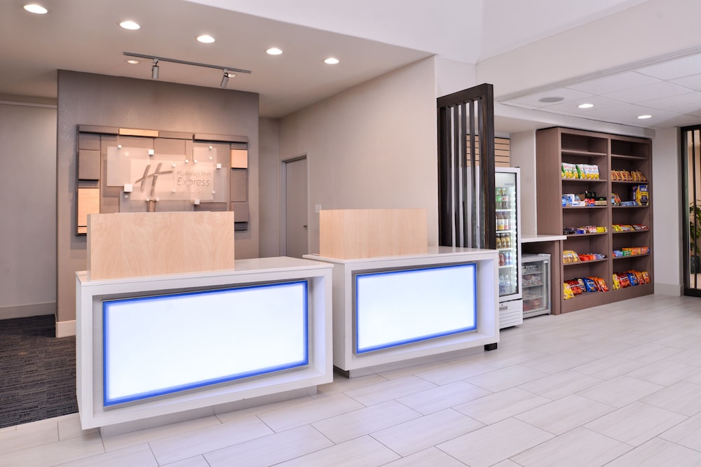 Holiday Inn Express Hotel And Suites Elgin 14/57