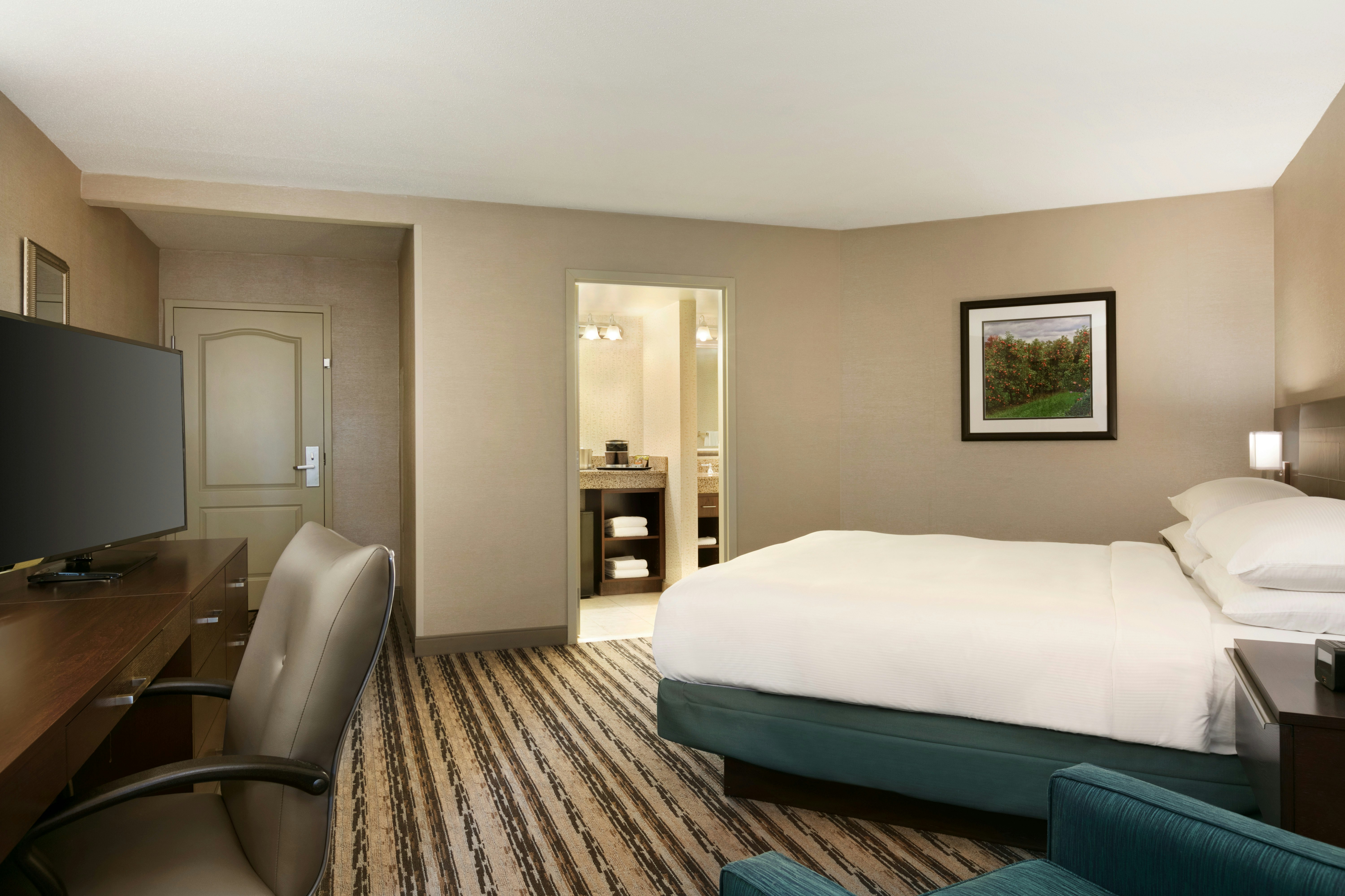 ROOM, KING BED