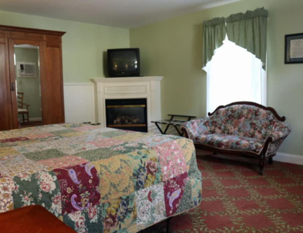 Kearsarge Inn 37/48