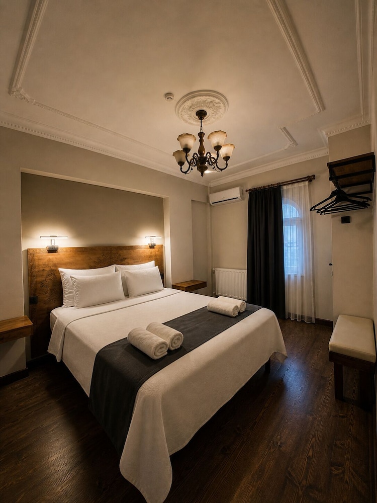 Bella Hotel 17/50