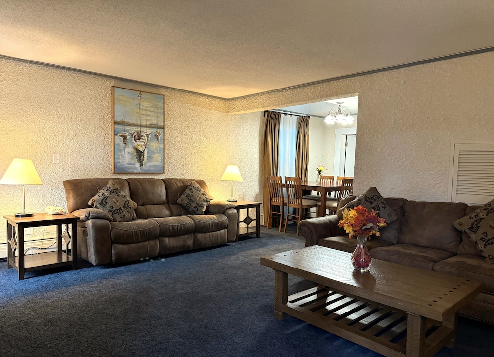 Divya Sutra Plaza & Conference Centre Vernon, BC 53/74