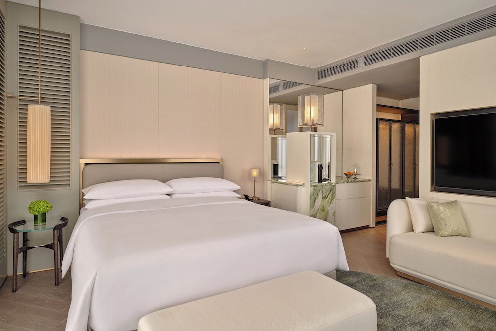 Classic, King Bed, Bridge View