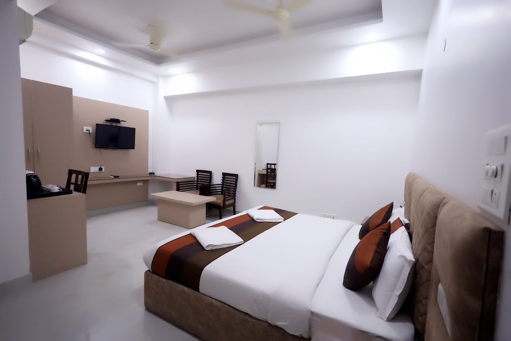 Hotel Krishna Sagar(Raj Nagar) 35/62