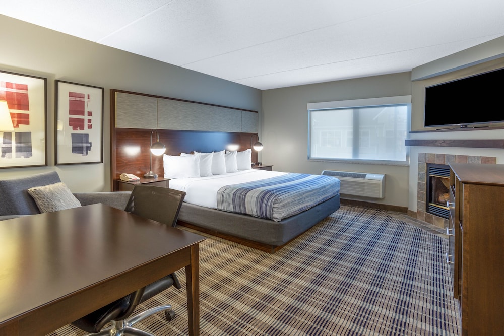 AmericInn by Wyndham Madison South 16/34