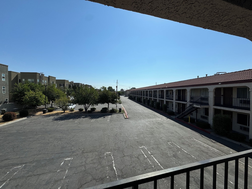 Casa Blanca Hotel & Suites Azusa 33/37