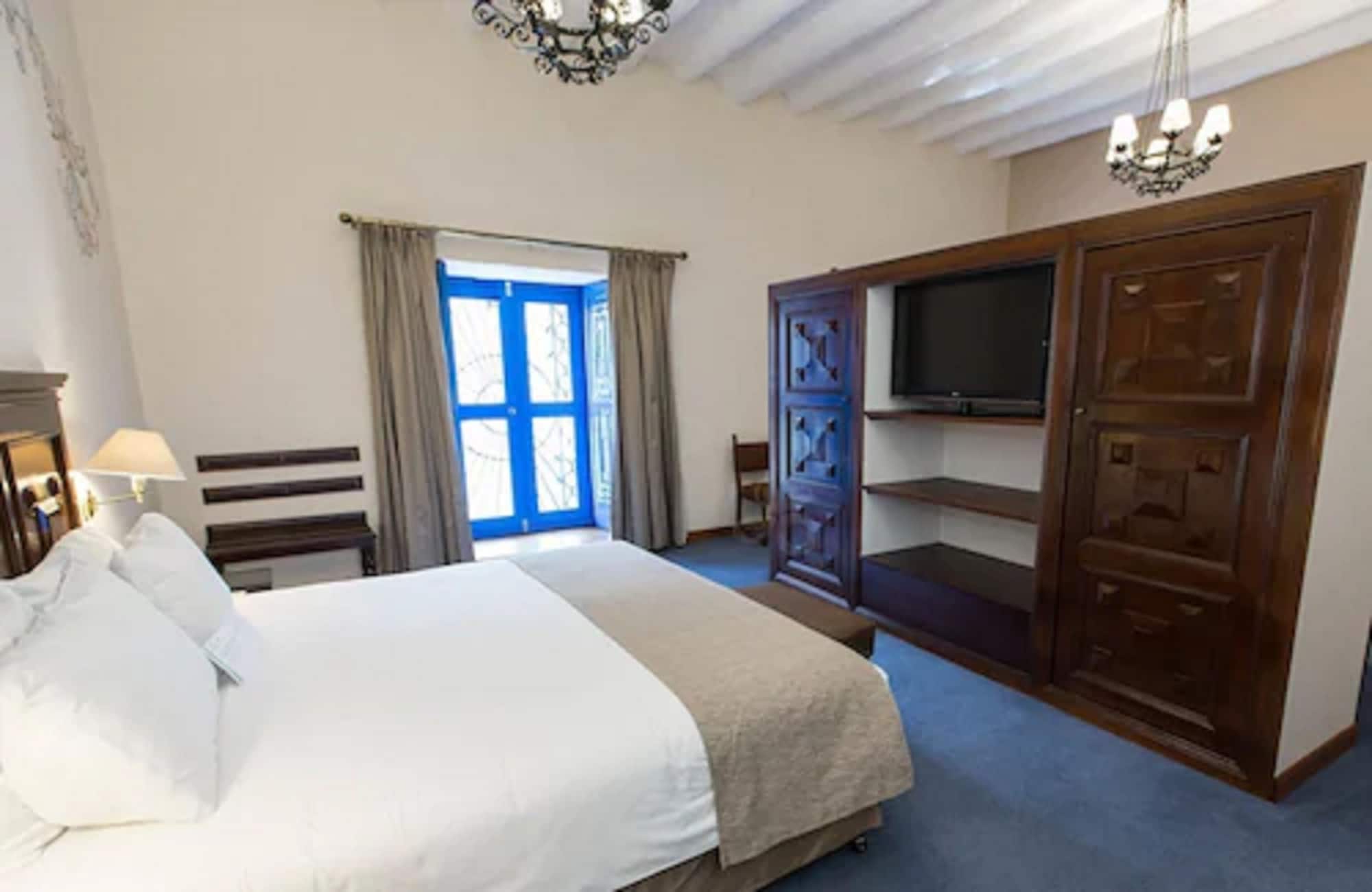 Colonial, Suite, King Bed