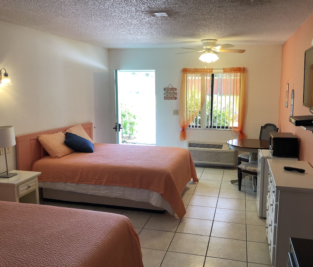 My Sarasota Getaway 8/44