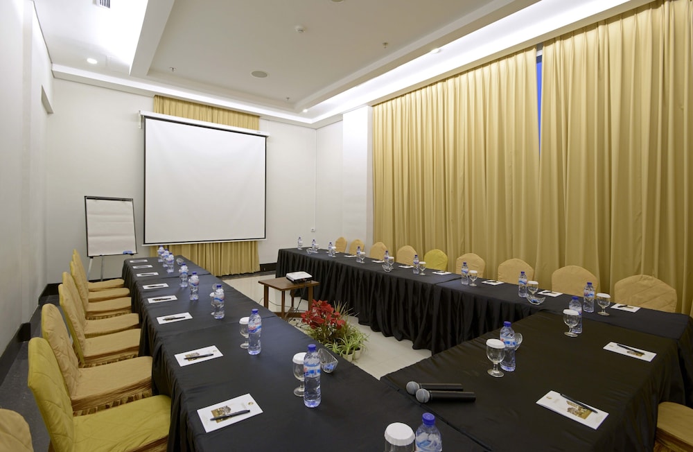 The Sahira Hotel 32/40