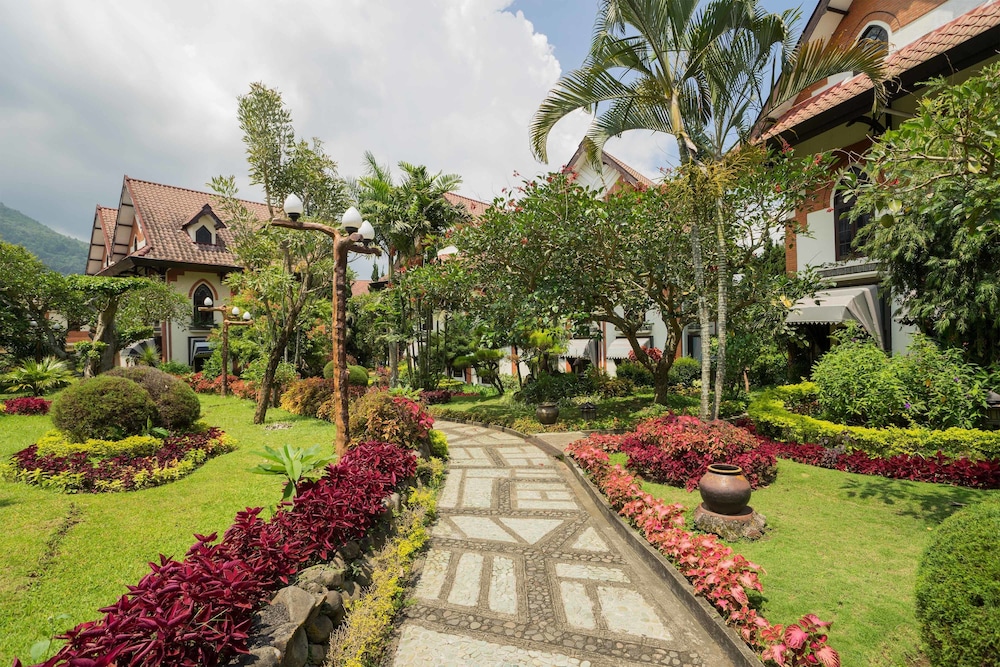 Royal Hotel and Villa Batu 56/61