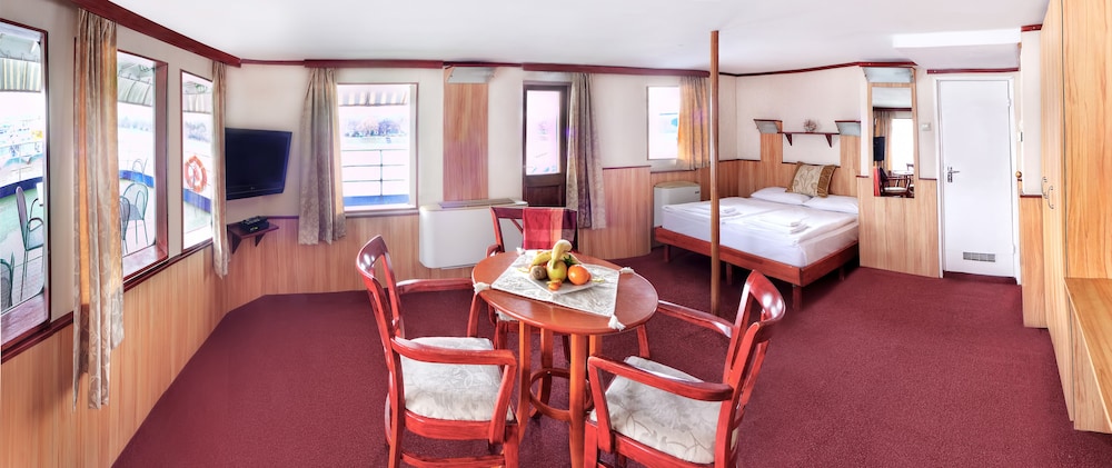 Fortuna Boat Hotel 16/24