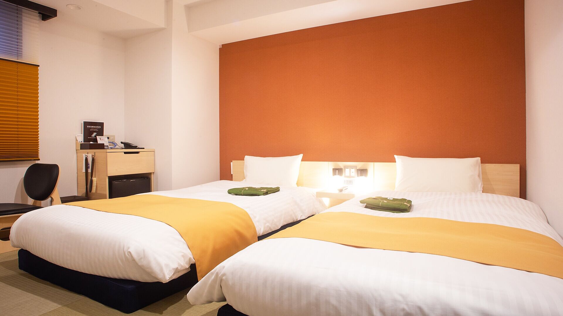 PREMIER, TWIN BEDS