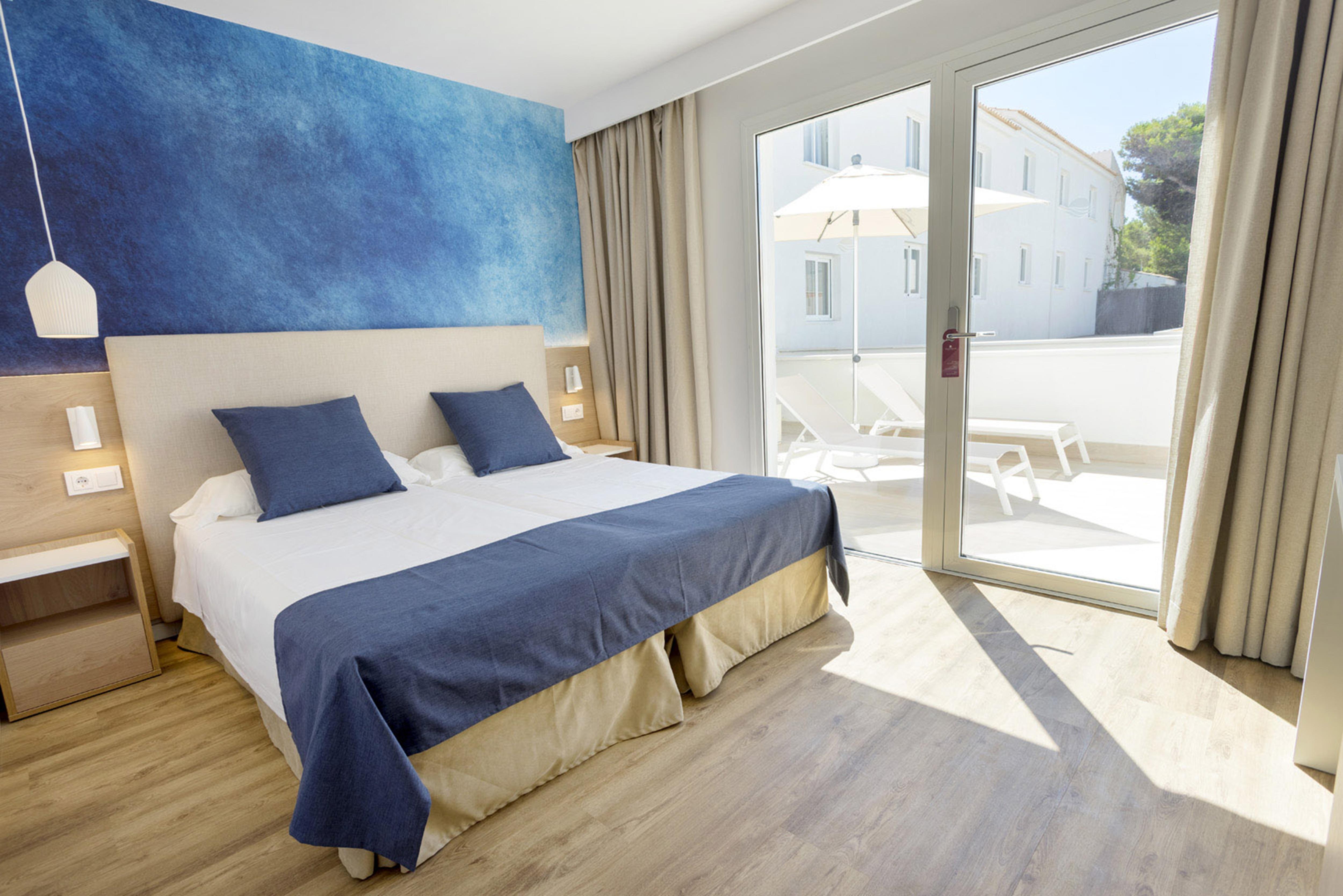 Standard, Double Bed, Balcony or Terrace