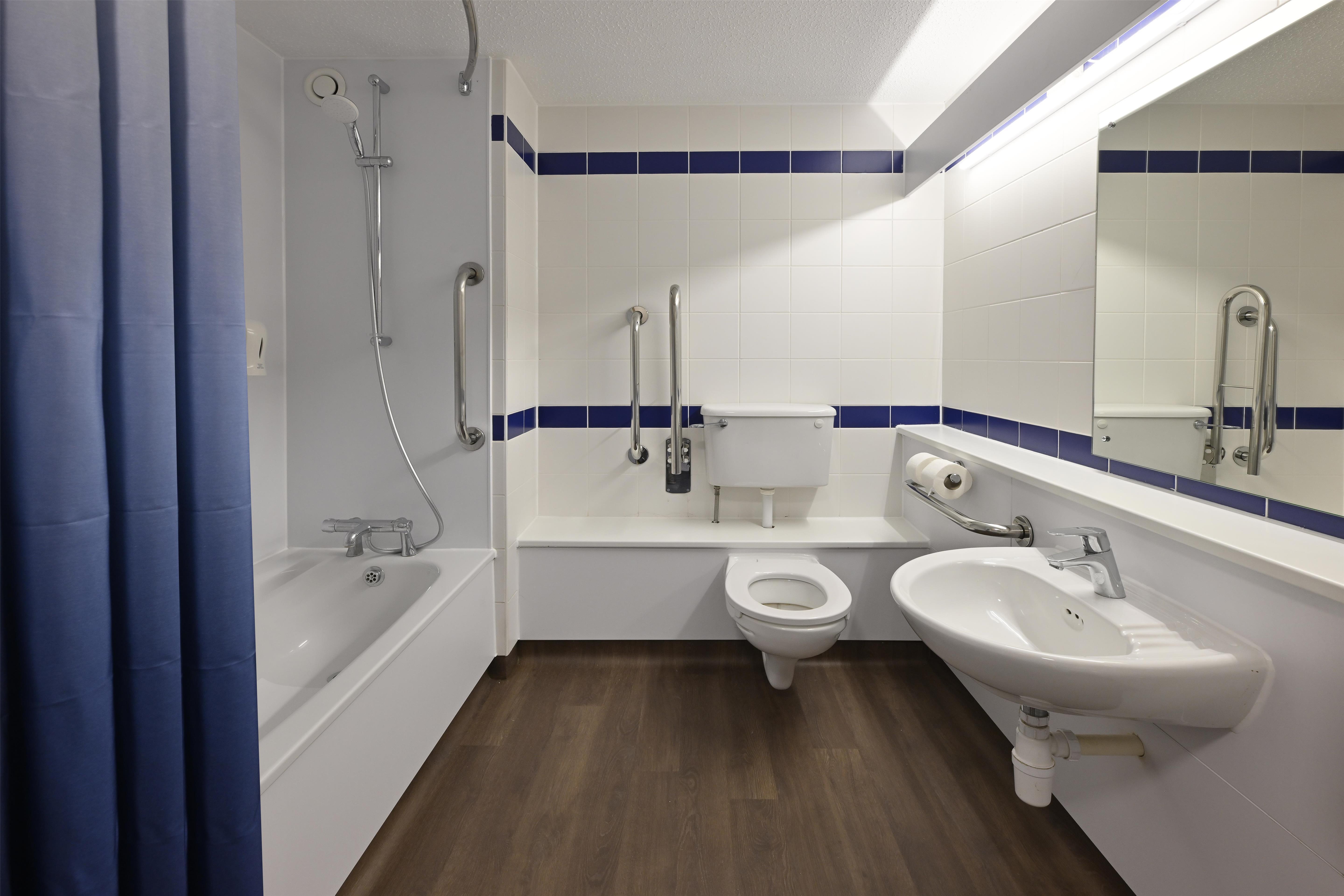 Travelodge Staines 28/30