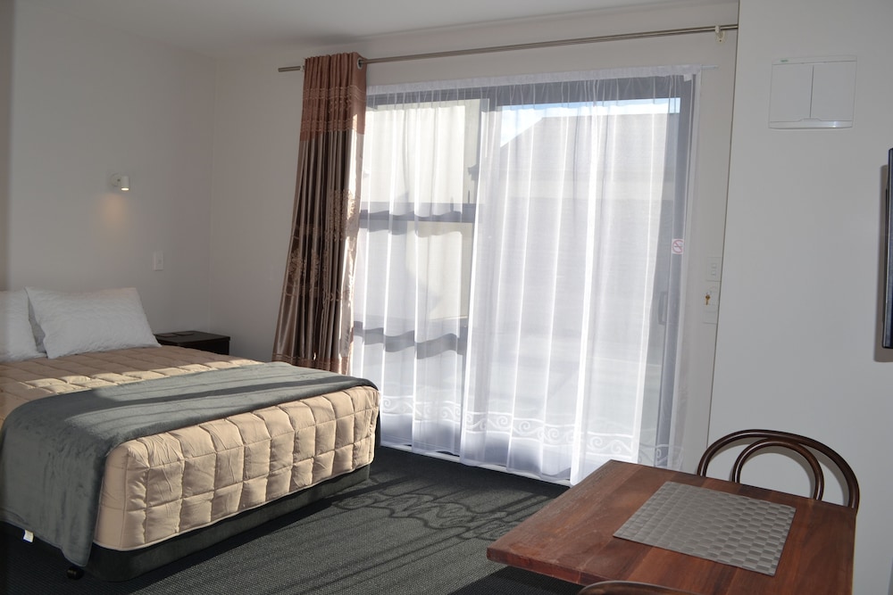 319 Addington Motel 12/38