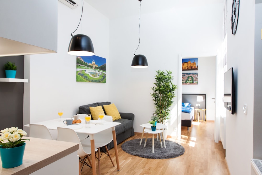 Loox Serviced Apartments Hatzova 13/33