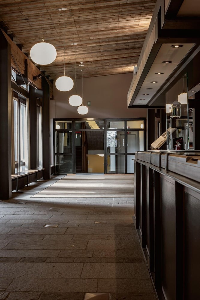 Boite Hotel 4/50